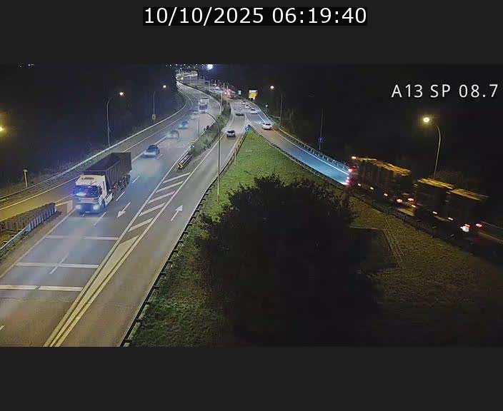 Traffic live webcam Luxembourg Jonction Lankelz - A13 direction Pétange - BK 8.7 
