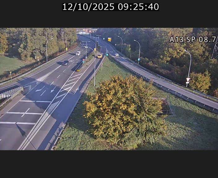 Traffic live webcam Luxembourg Jonction Lankelz - A13 direction Pétange - BK 8.7 