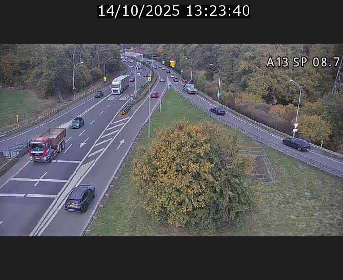 Traffic live webcam Luxembourg Jonction Lankelz - A13 direction Pétange - BK 8.7 