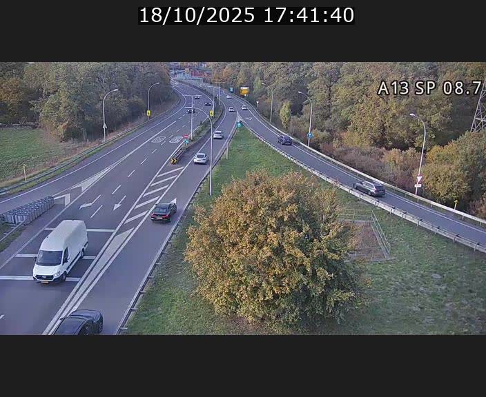 Traffic live webcam Luxembourg Jonction Lankelz - A13 direction Pétange - BK 8.7 