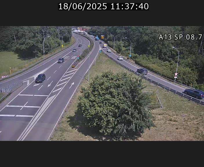 <h2>Traffic live webcam Luxembourg Jonction Lankelz - A13 direction Pétange - BK 8.7 </h2>