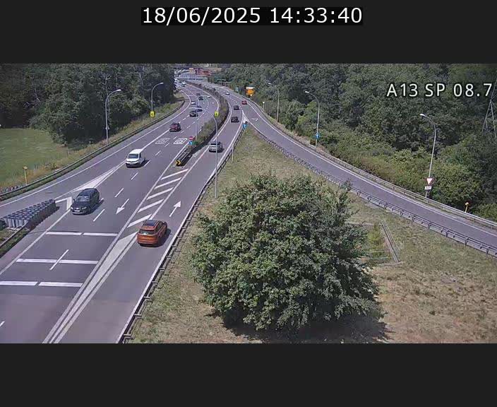 Traffic live webcam Luxembourg Jonction Lankelz - A13 direction Pétange - BK 8.7 