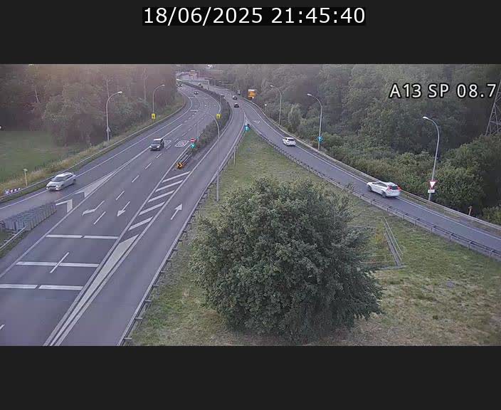 <h2>Traffic live webcam Luxembourg Jonction Lankelz - A13 direction Pétange - BK 8.7 </h2>