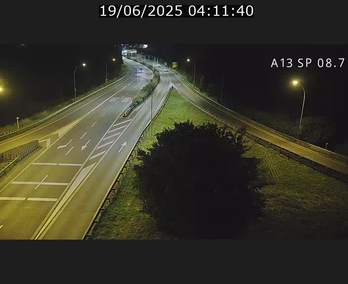 <h2>Traffic live webcam Luxembourg Jonction Lankelz - A13 direction Pétange - BK 8.7 </h2>