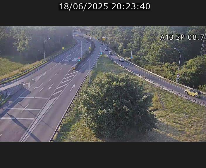 <h2>Traffic live webcam Luxembourg Jonction Lankelz - A13 direction Pétange - BK 8.7 </h2>