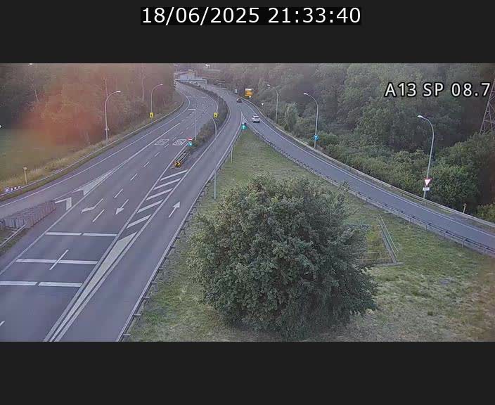 <h2>Traffic live webcam Luxembourg Jonction Lankelz - A13 direction Pétange - BK 8.7 </h2>