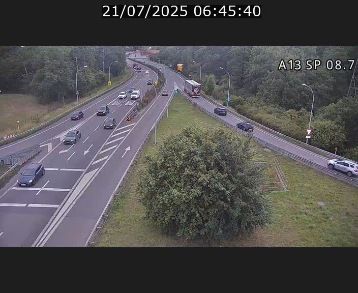 <h2>Traffic live webcam Luxembourg Jonction Lankelz - A13 direction Pétange - BK 8.7 </h2>