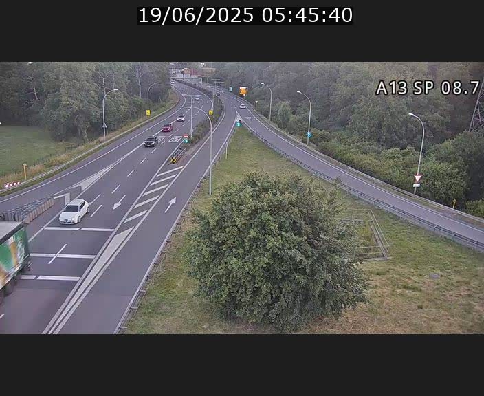 <h2>Traffic live webcam Luxembourg Jonction Lankelz - A13 direction Pétange - BK 8.7 </h2>