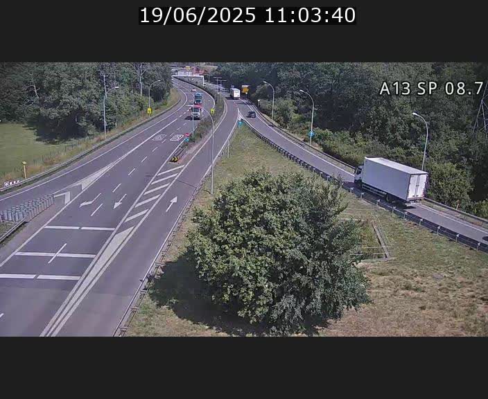 Traffic live webcam Luxembourg Jonction Lankelz - A13 direction Pétange - BK 8.7 