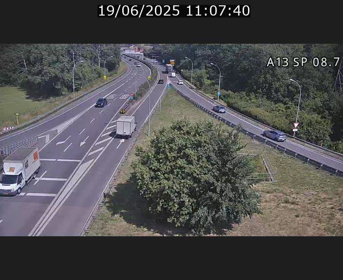 <h2>Traffic live webcam Luxembourg Jonction Lankelz - A13 direction Pétange - BK 8.7 </h2>