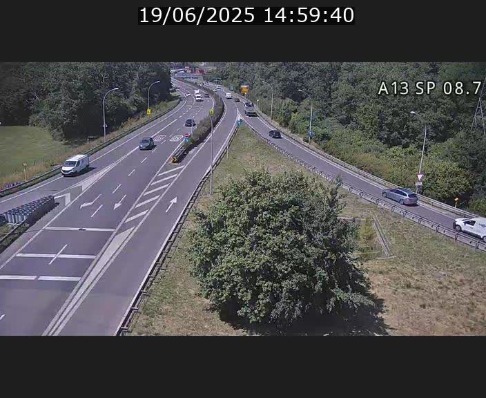 <h2>Traffic live webcam Luxembourg Jonction Lankelz - A13 direction Pétange - BK 8.7 </h2>