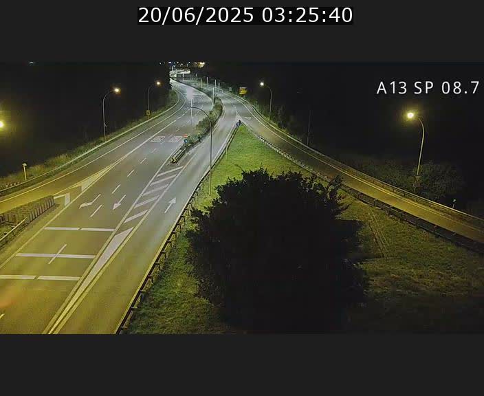 <h2>Traffic live webcam Luxembourg Jonction Lankelz - A13 direction Pétange - BK 8.7 </h2>