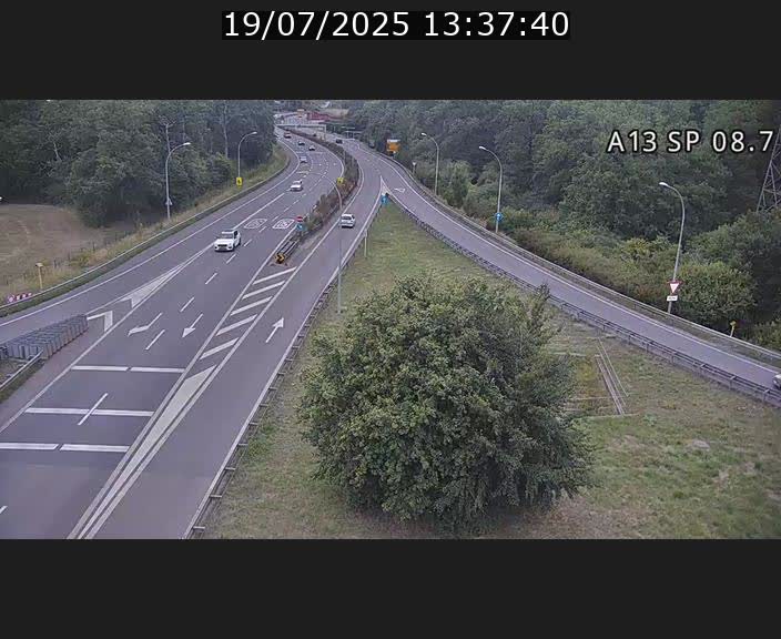 <h2>Traffic live webcam Luxembourg Jonction Lankelz - A13 direction Pétange - BK 8.7 </h2>