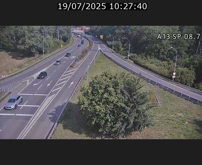 Traffic live webcam Luxembourg Jonction Lankelz - A13 direction Pétange - BK 8.7 