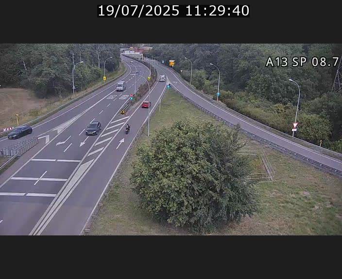 <h2>Traffic live webcam Luxembourg Jonction Lankelz - A13 direction Pétange - BK 8.7 </h2>