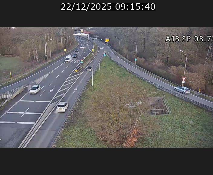 <h2>Traffic live webcam Luxembourg Jonction Lankelz - A13 direction Pétange - BK 8.7 </h2>