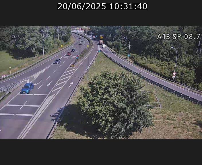 <h2>Traffic live webcam Luxembourg Jonction Lankelz - A13 direction Pétange - BK 8.7 </h2>