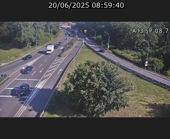 <h2>Traffic live webcam Luxembourg Jonction Lankelz - A13 direction Pétange - BK 8.7 </h2>