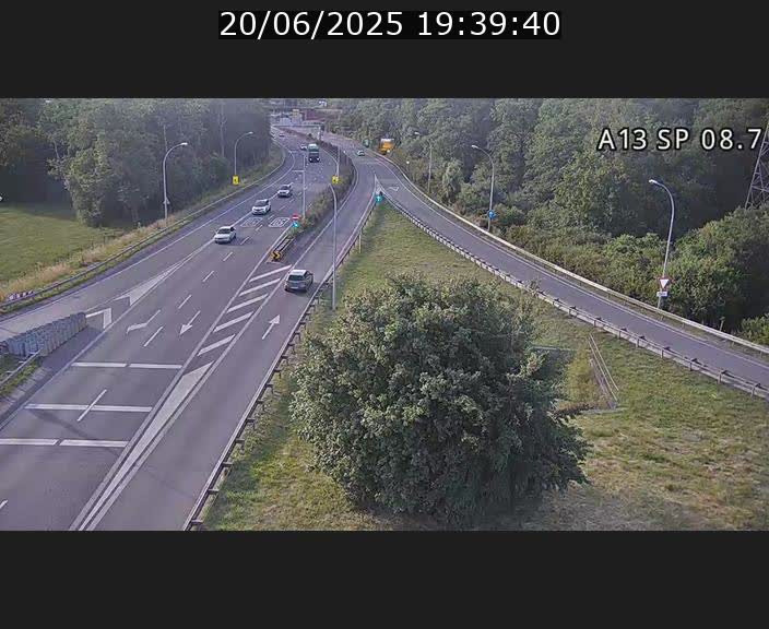 <h2>Traffic live webcam Luxembourg Jonction Lankelz - A13 direction Pétange - BK 8.7 </h2>