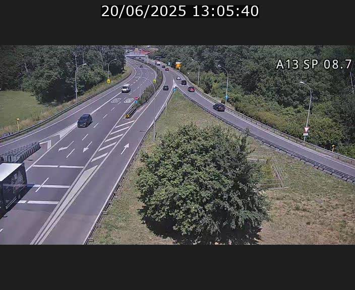 <h2>Traffic live webcam Luxembourg Jonction Lankelz - A13 direction Pétange - BK 8.7 </h2>
