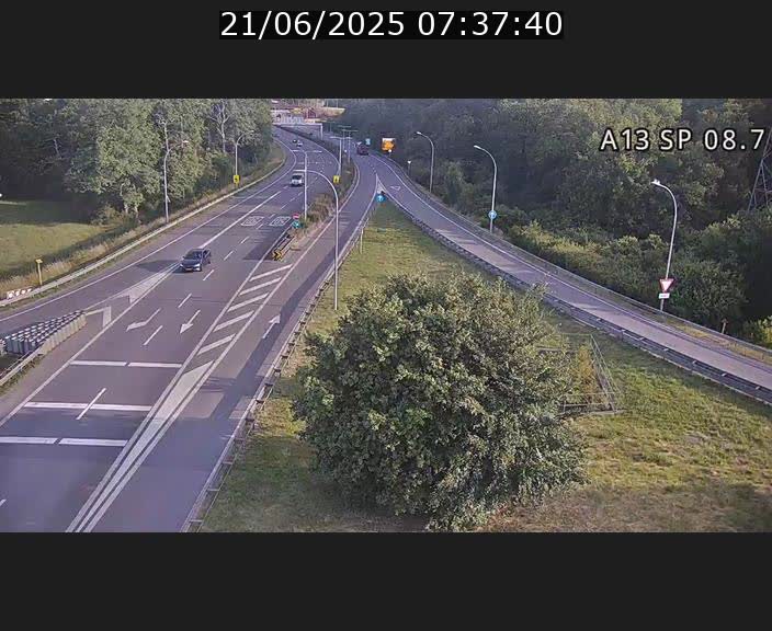 <h2>Traffic live webcam Luxembourg Jonction Lankelz - A13 direction Pétange - BK 8.7 </h2>
