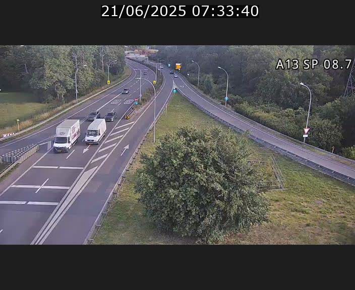 <h2>Traffic live webcam Luxembourg Jonction Lankelz - A13 direction Pétange - BK 8.7 </h2>