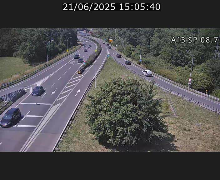 <h2>Traffic live webcam Luxembourg Jonction Lankelz - A13 direction Pétange - BK 8.7 </h2>