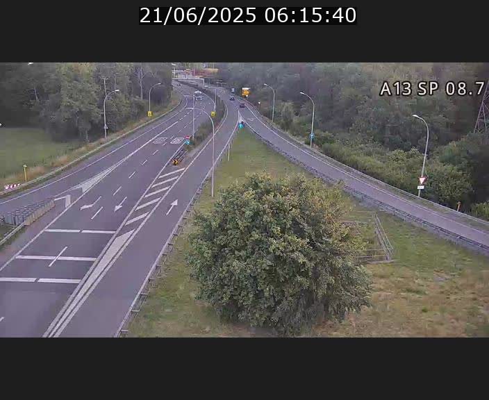 <h2>Traffic live webcam Luxembourg Jonction Lankelz - A13 direction Pétange - BK 8.7 </h2>