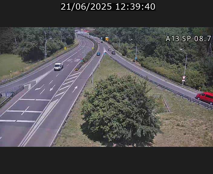 <h2>Traffic live webcam Luxembourg Jonction Lankelz - A13 direction Pétange - BK 8.7 </h2>