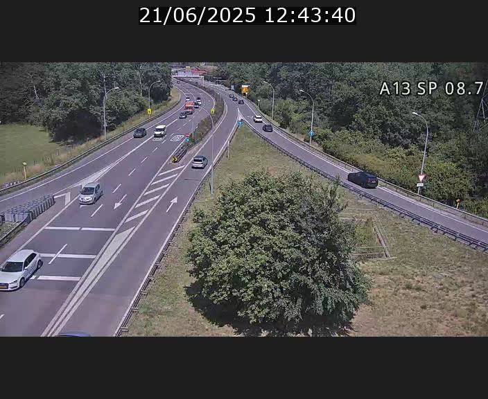 <h2>Traffic live webcam Luxembourg Jonction Lankelz - A13 direction Pétange - BK 8.7 </h2>