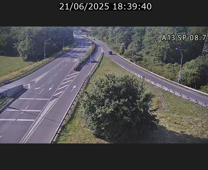 <h2>Traffic live webcam Luxembourg Jonction Lankelz - A13 direction Pétange - BK 8.7 </h2>