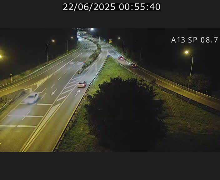<h2>Traffic live webcam Luxembourg Jonction Lankelz - A13 direction Pétange - BK 8.7 </h2>