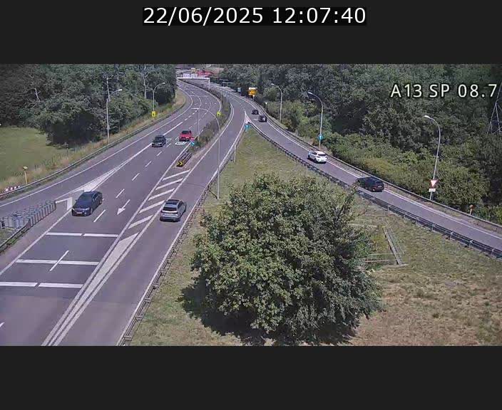 <h2>Traffic live webcam Luxembourg Jonction Lankelz - A13 direction Pétange - BK 8.7 </h2>