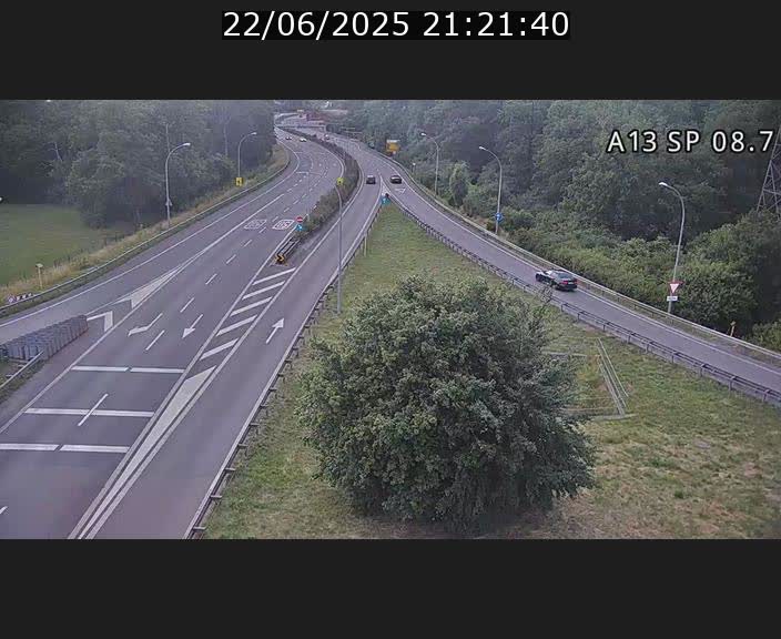 <h2>Traffic live webcam Luxembourg Jonction Lankelz - A13 direction Pétange - BK 8.7 </h2>