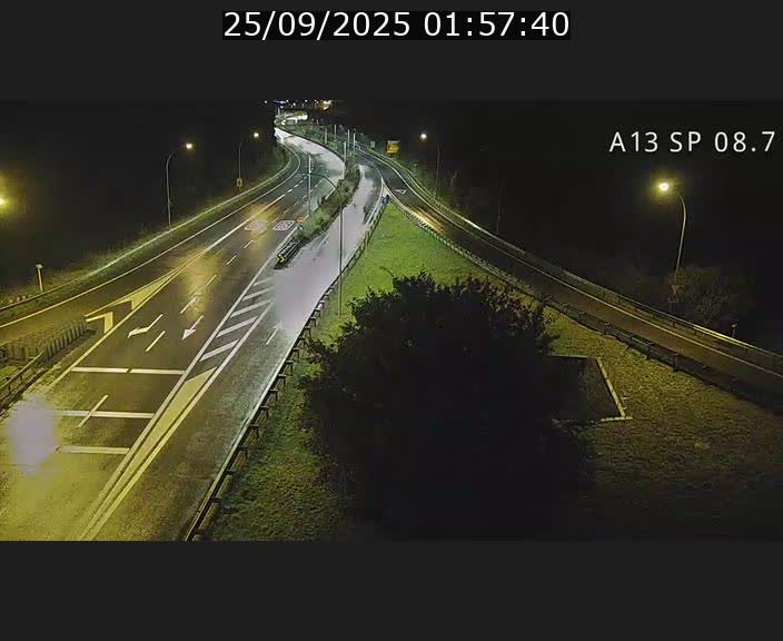 <h2>Traffic live webcam Luxembourg Jonction Lankelz - A13 direction Pétange - BK 8.7 </h2>