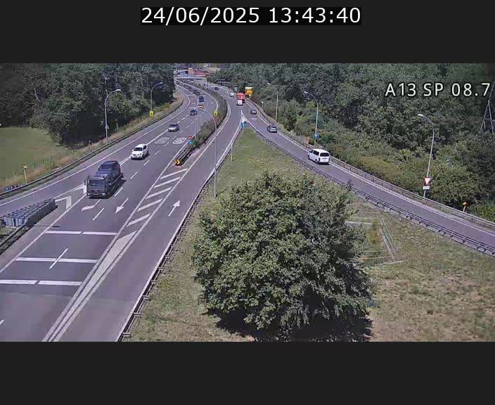 <h2>Traffic live webcam Luxembourg Jonction Lankelz - A13 direction Pétange - BK 8.7 </h2>
