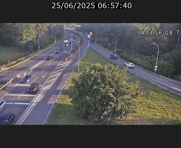 <h2>Traffic live webcam Luxembourg Jonction Lankelz - A13 direction Pétange - BK 8.7 </h2>