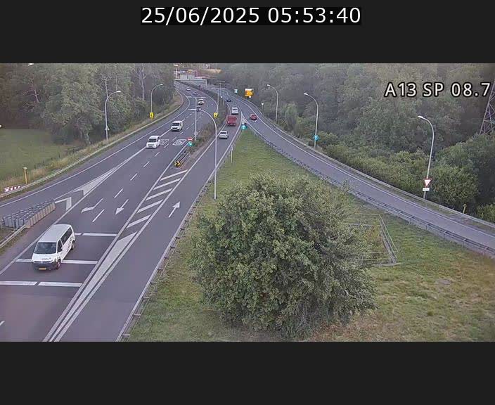 <h2>Traffic live webcam Luxembourg Jonction Lankelz - A13 direction Pétange - BK 8.7 </h2>