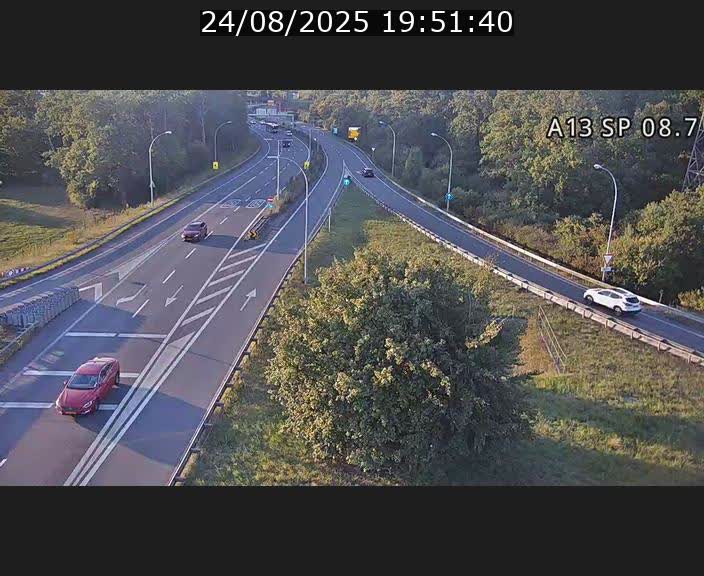 <h2>Traffic live webcam Luxembourg Jonction Lankelz - A13 direction Pétange - BK 8.7 </h2>