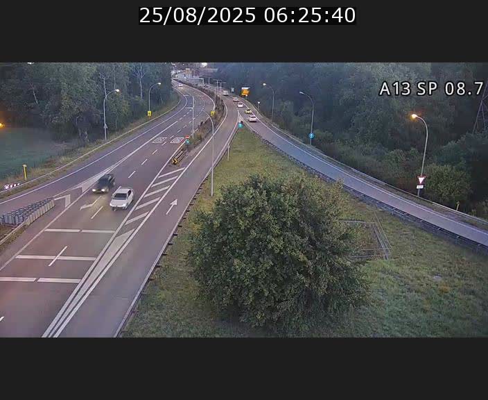 <h2>Traffic live webcam Luxembourg Jonction Lankelz - A13 direction Pétange - BK 8.7 </h2>