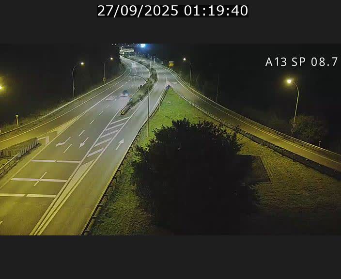 <h2>Traffic live webcam Luxembourg Jonction Lankelz - A13 direction Pétange - BK 8.7 </h2>