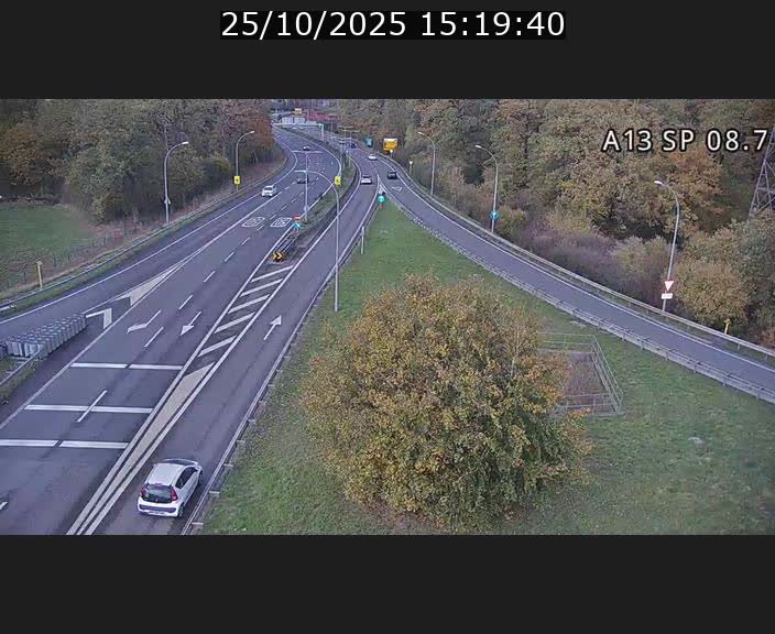<h2>Traffic live webcam Luxembourg Jonction Lankelz - A13 direction Pétange - BK 8.7 </h2>