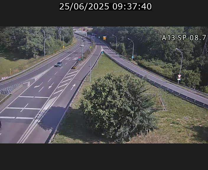 <h2>Traffic live webcam Luxembourg Jonction Lankelz - A13 direction Pétange - BK 8.7 </h2>