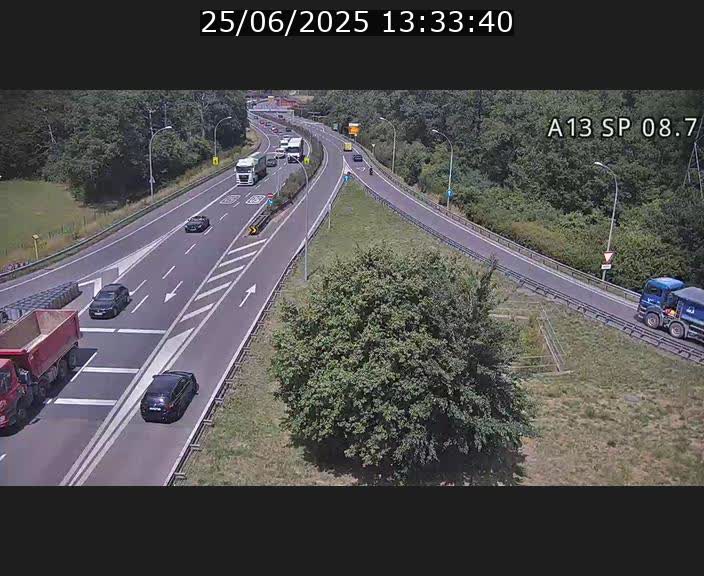 <h2>Traffic live webcam Luxembourg Jonction Lankelz - A13 direction Pétange - BK 8.7 </h2>