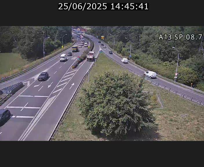 <h2>Traffic live webcam Luxembourg Jonction Lankelz - A13 direction Pétange - BK 8.7 </h2>