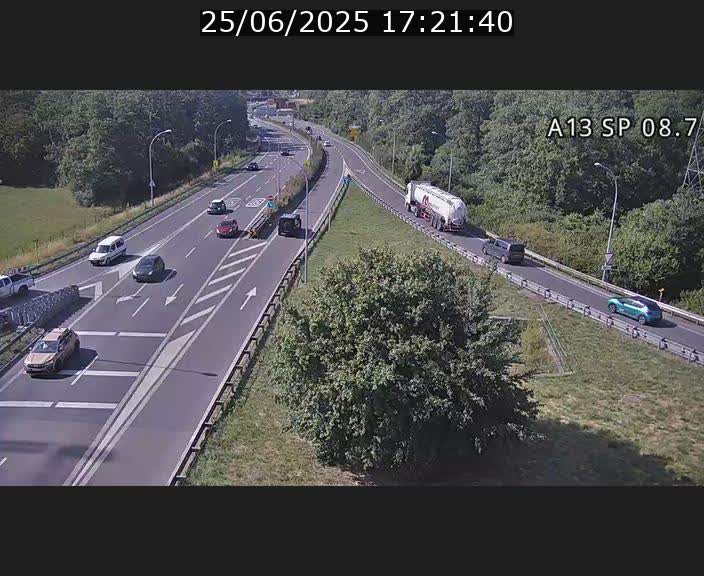 <h2>Traffic live webcam Luxembourg Jonction Lankelz - A13 direction Pétange - BK 8.7 </h2>