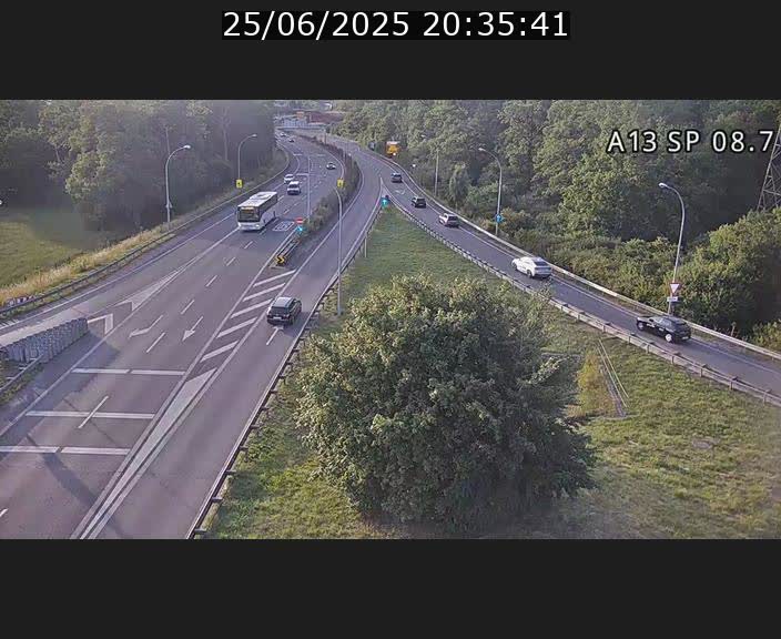 <h2>Traffic live webcam Luxembourg Jonction Lankelz - A13 direction Pétange - BK 8.7 </h2>