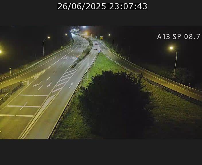 <h2>Traffic live webcam Luxembourg Jonction Lankelz - A13 direction Pétange - BK 8.7 </h2>