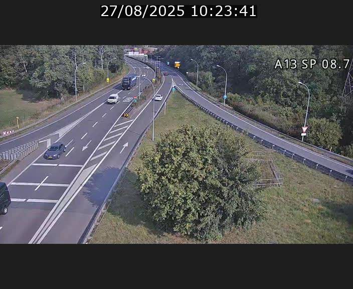 <h2>Traffic live webcam Luxembourg Jonction Lankelz - A13 direction Pétange - BK 8.7 </h2>
