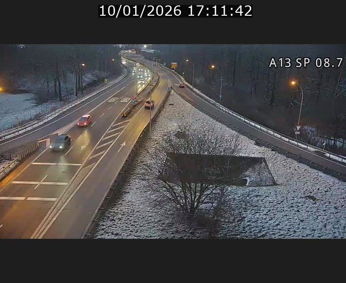Traffic live webcam Luxembourg Jonction Lankelz - A13 direction Pétange - BK 8.7 